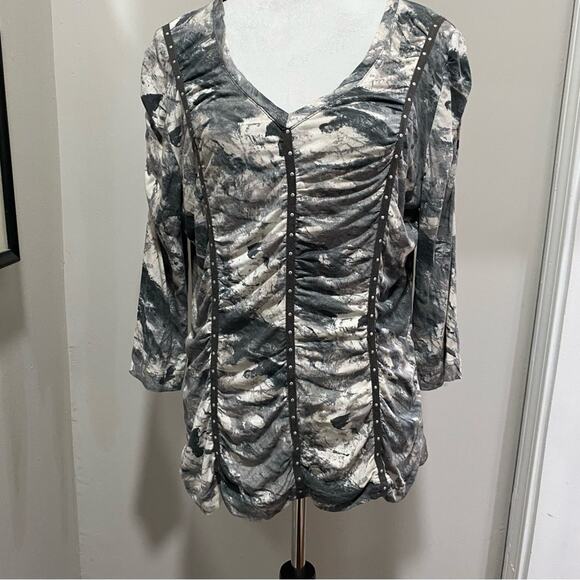 Apanage Grey and White Ruched 3/4 Sleeve Top Size 14 V-Neck Studded Tee - Picture 10 of 10
